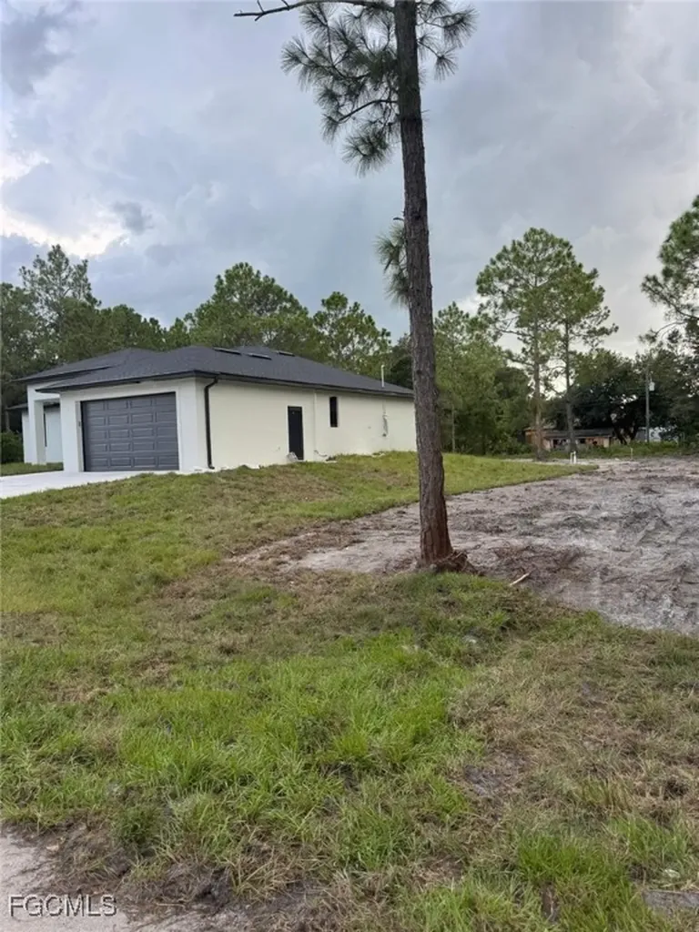 2217 Jefferson Avenue Alva FL 33920