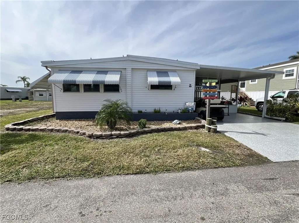 290 Valencia Drive Fort Myers FL 33905