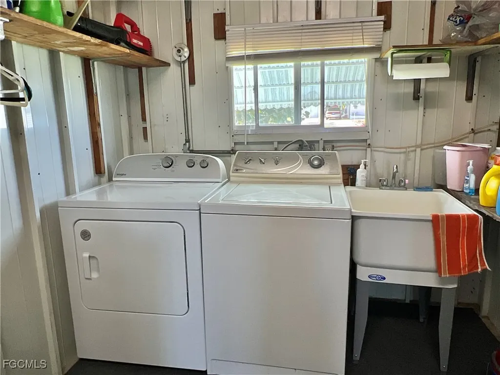 290 Valencia Drive Fort Myers FL 33905