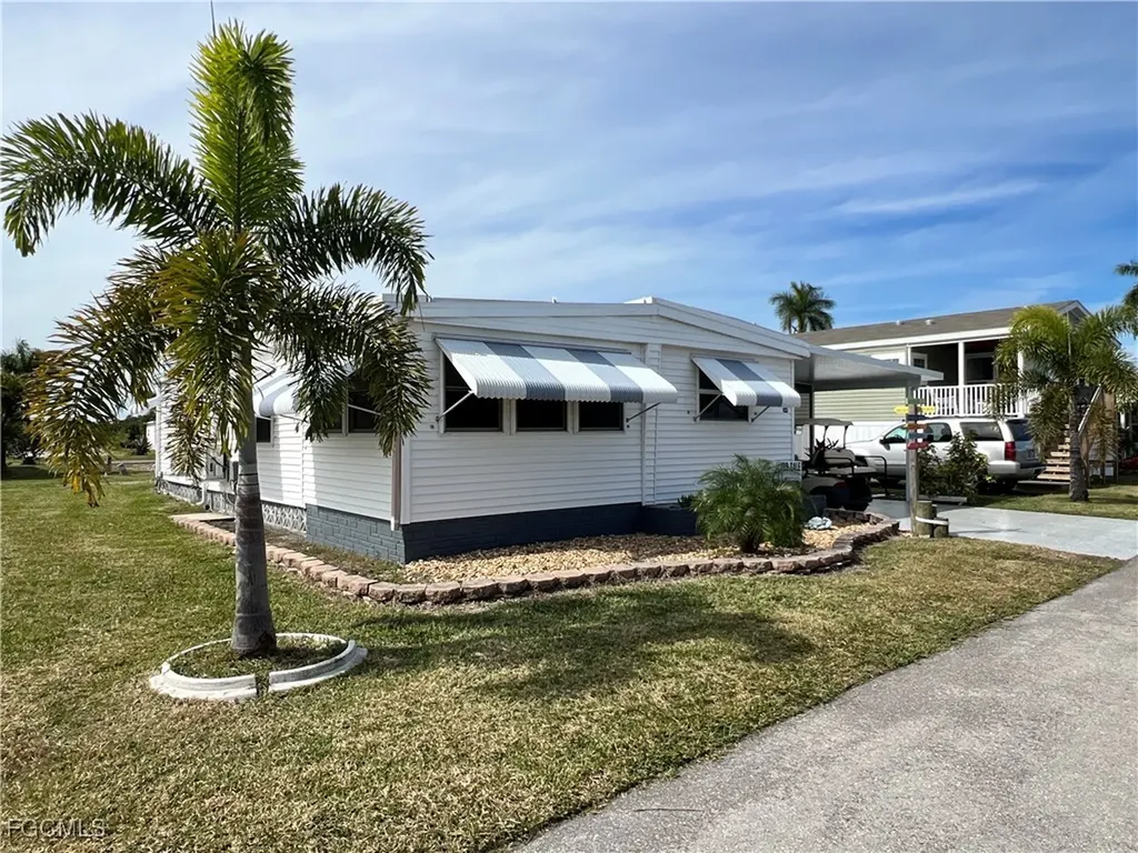 290 Valencia Drive Fort Myers FL 33905