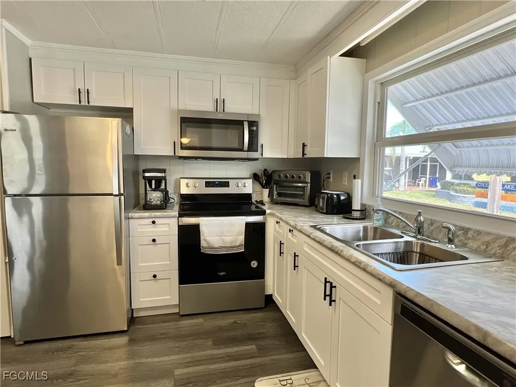 290 Valencia Drive Fort Myers FL 33905