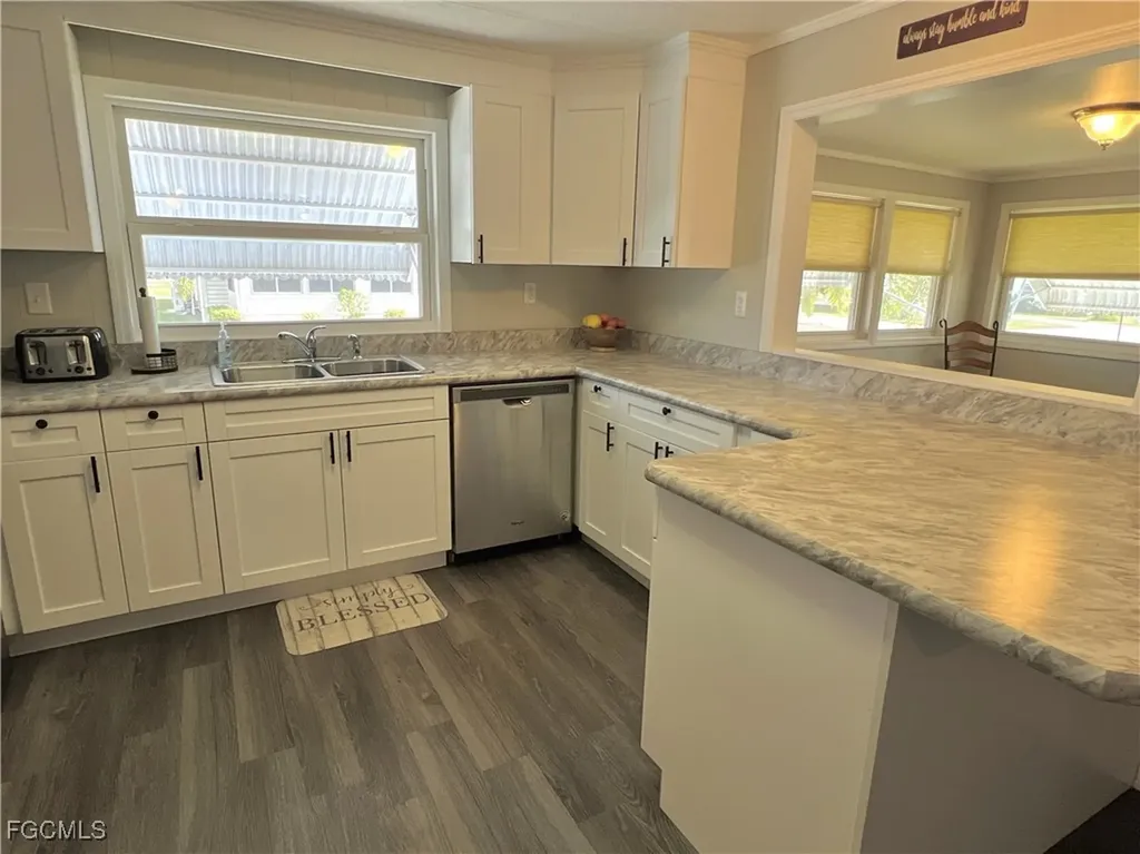 290 Valencia Drive Fort Myers FL 33905