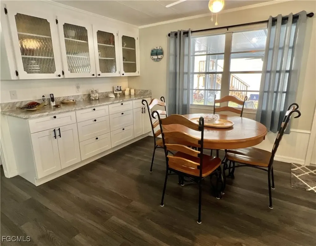 290 Valencia Drive Fort Myers FL 33905