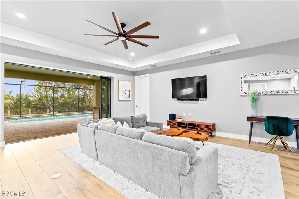 1418 SW 1st Place Cape Coral FL 33991