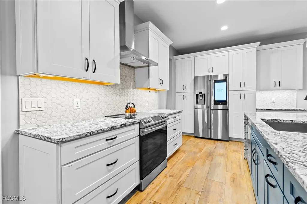 1418 SW 1st Place Cape Coral FL 33991