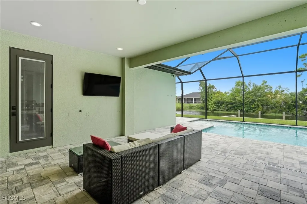 1418 SW 1st Place Cape Coral FL 33991