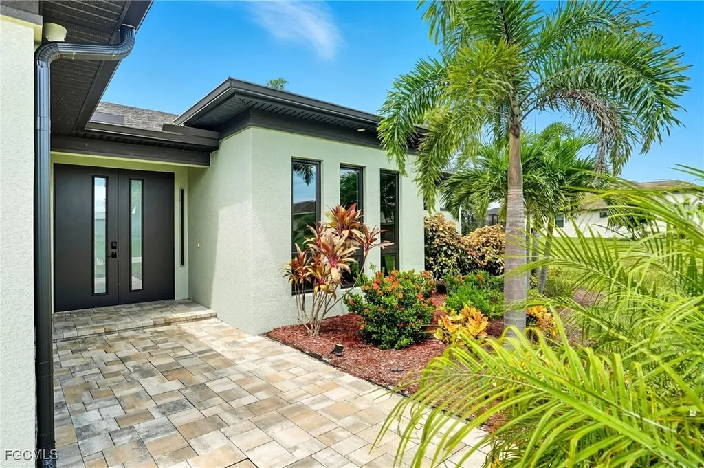 1418 SW 1st Place Cape Coral FL 33991
