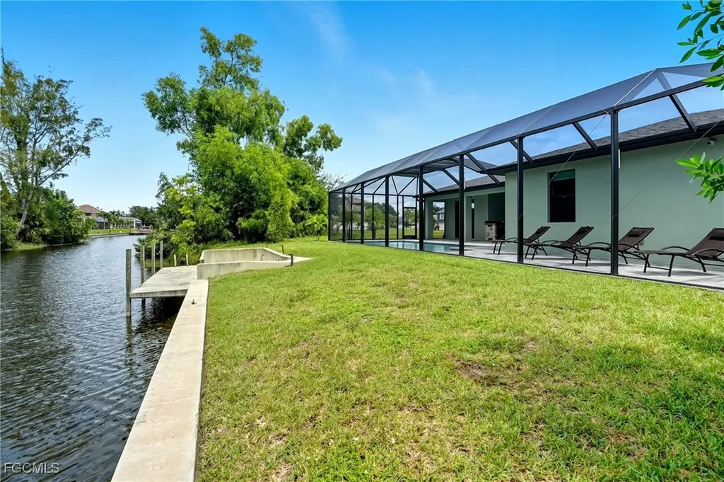 1418 SW 1st Place Cape Coral FL 33991