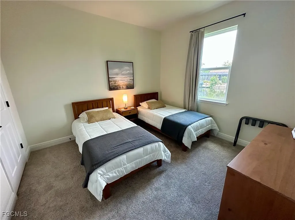 926 SE 23rd Place Cape Coral FL 33990