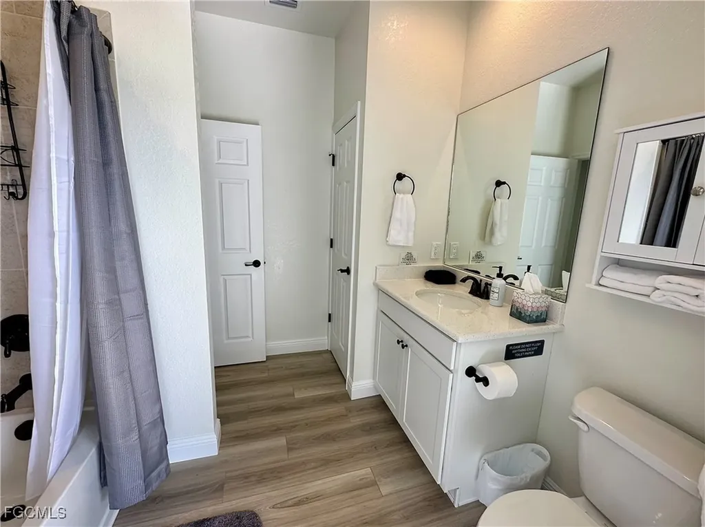 926 SE 23rd Place Cape Coral FL 33990