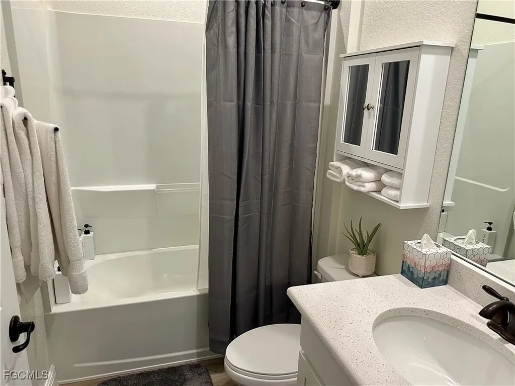 926 SE 23rd Place Cape Coral FL 33990