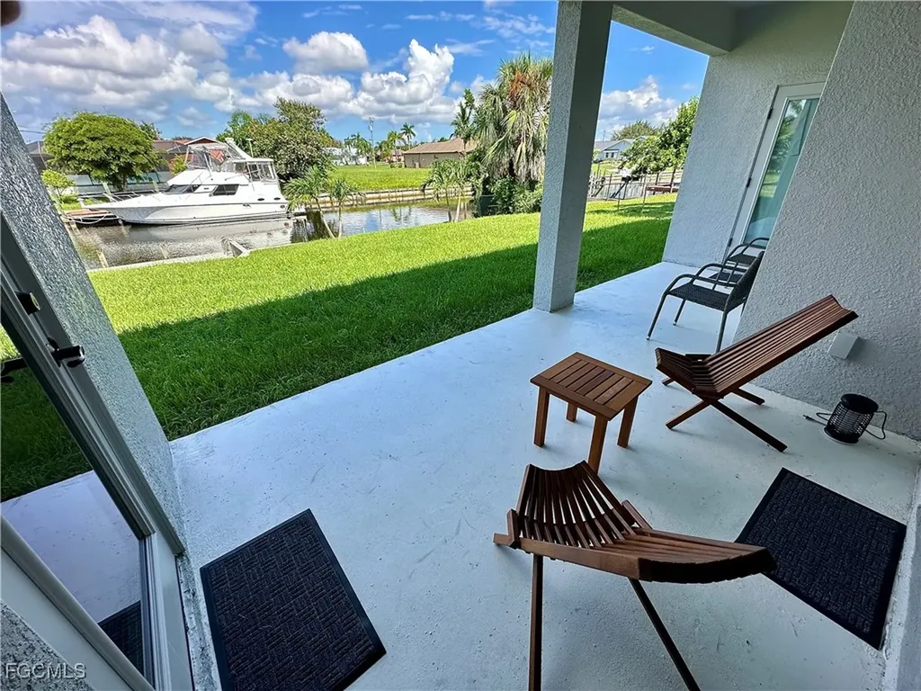 926 SE 23rd Place Cape Coral FL 33990