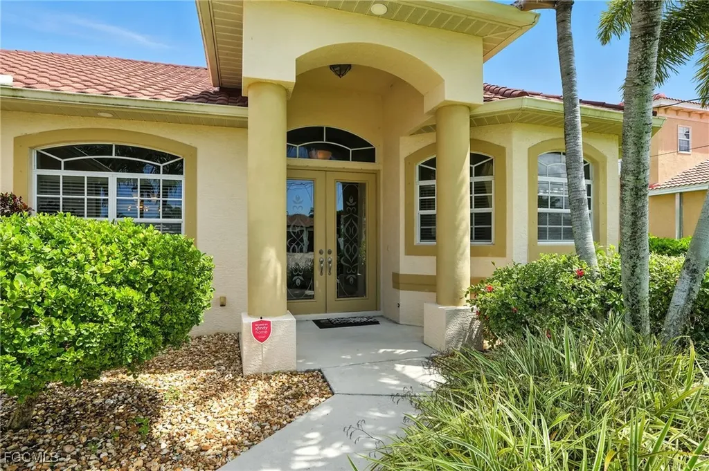 227 SW 28th Terrace Cape Coral FL 33914