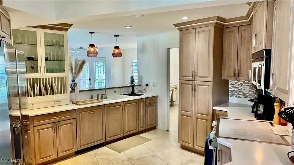 1927 SE 10th Street Cape Coral FL 33990