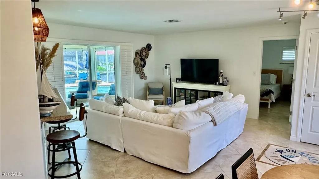 1927 SE 10th Street Cape Coral FL 33990