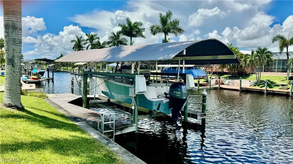 1927 SE 10th Street Cape Coral FL 33990