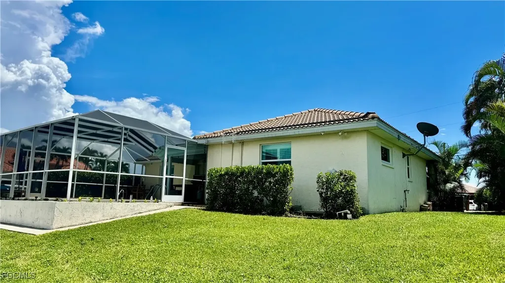 1927 SE 10th Street Cape Coral FL 33990