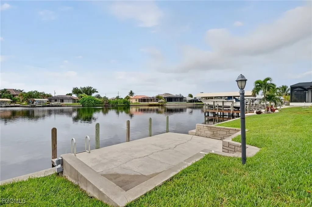 3318 SW 2nd Street Cape Coral FL 33991