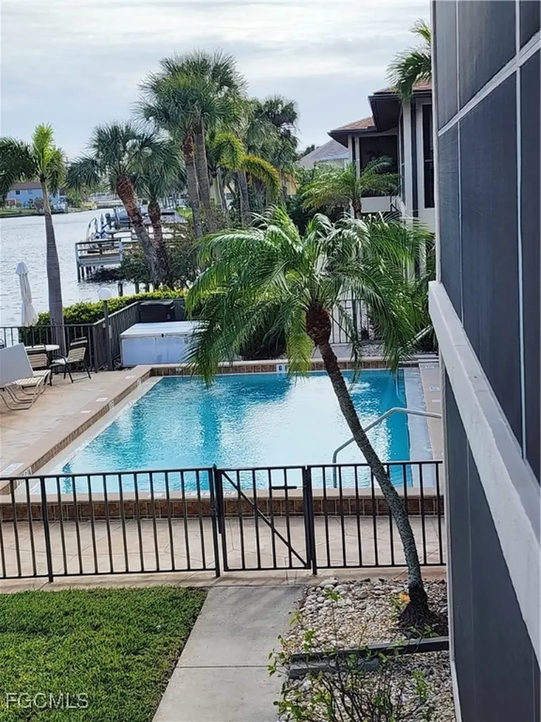 4515 Country Club Boulevard Cape Coral FL 33904