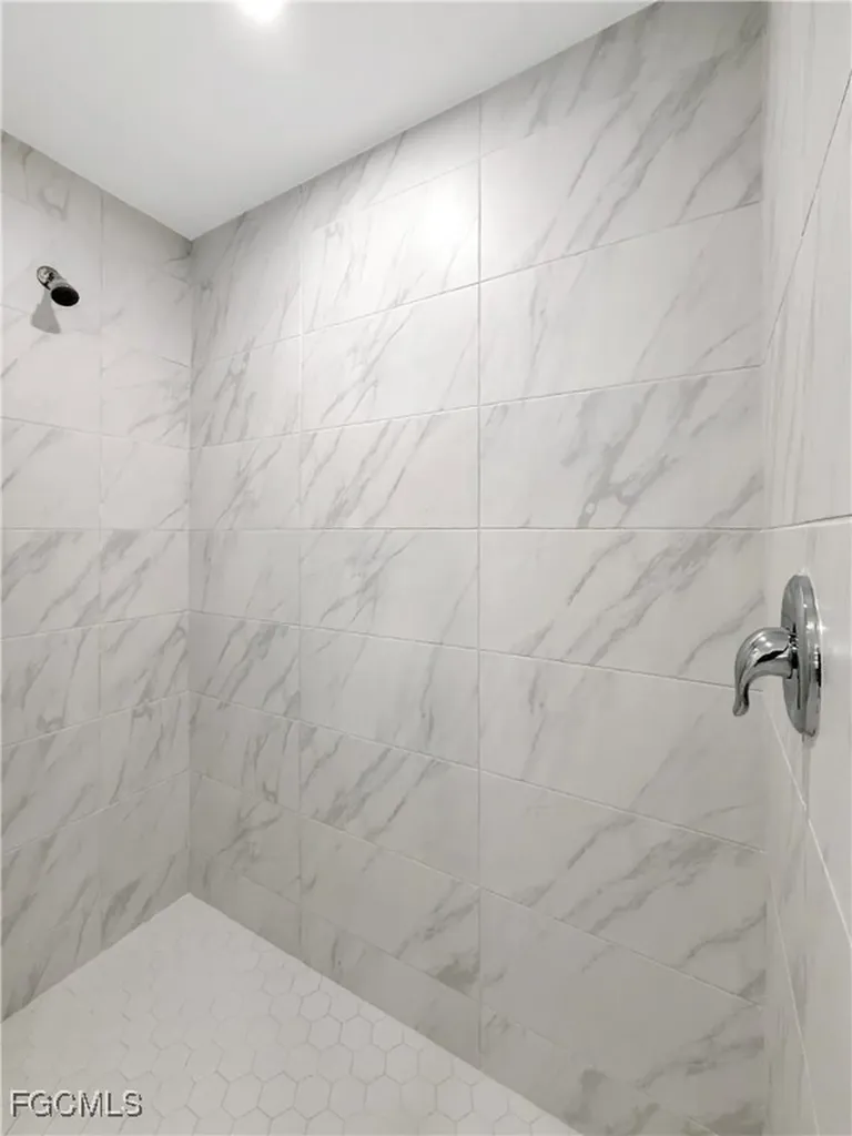 1423 NE 32nd Lane Cape Coral FL 33909