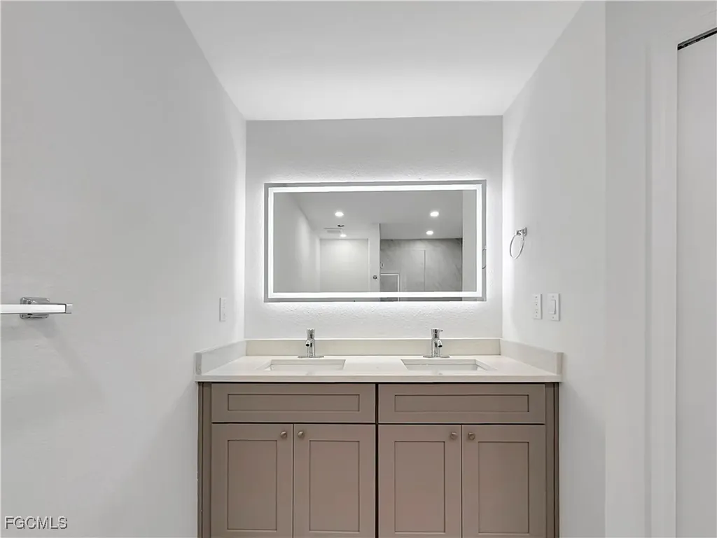 1423 NE 32nd Lane Cape Coral FL 33909