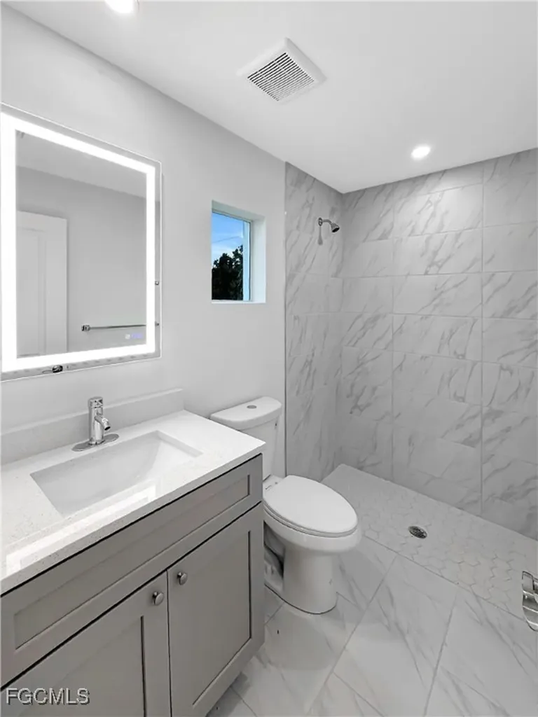 1423 NE 32nd Lane Cape Coral FL 33909