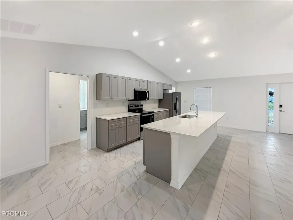 1423 NE 32nd Lane Cape Coral FL 33909