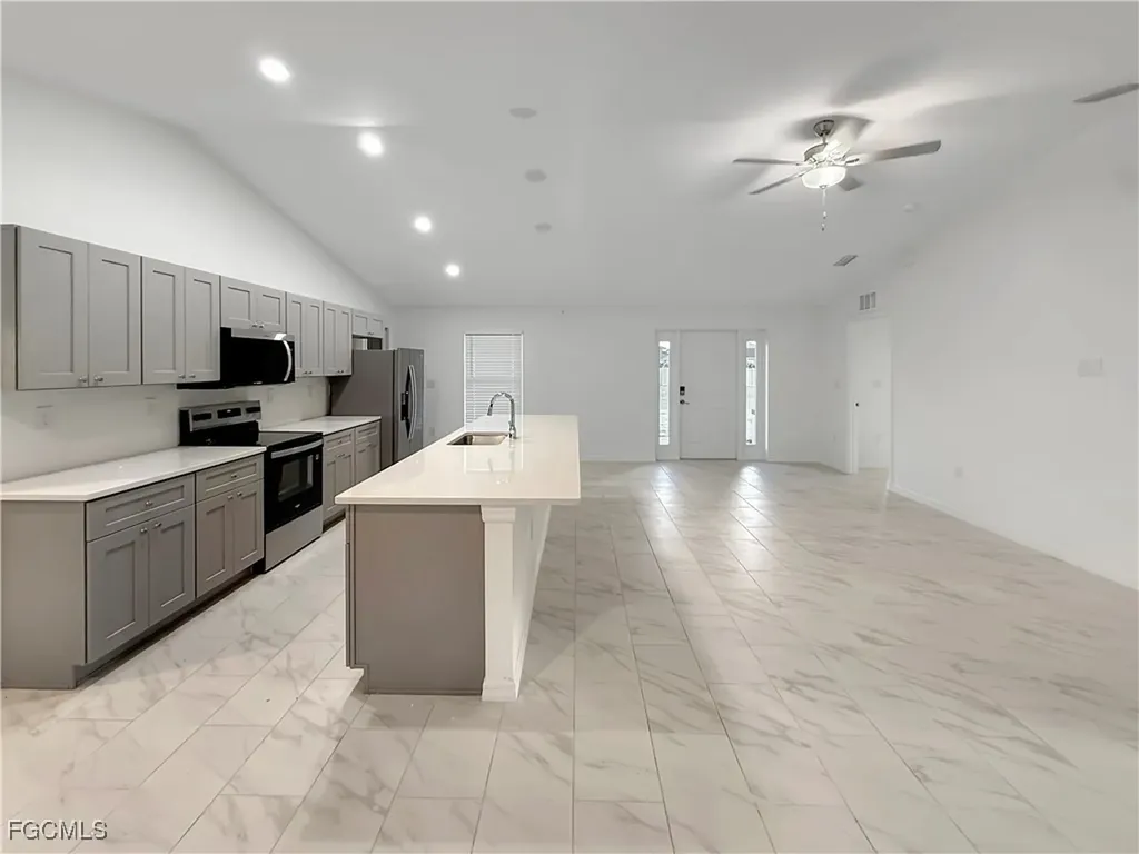 1423 NE 32nd Lane Cape Coral FL 33909