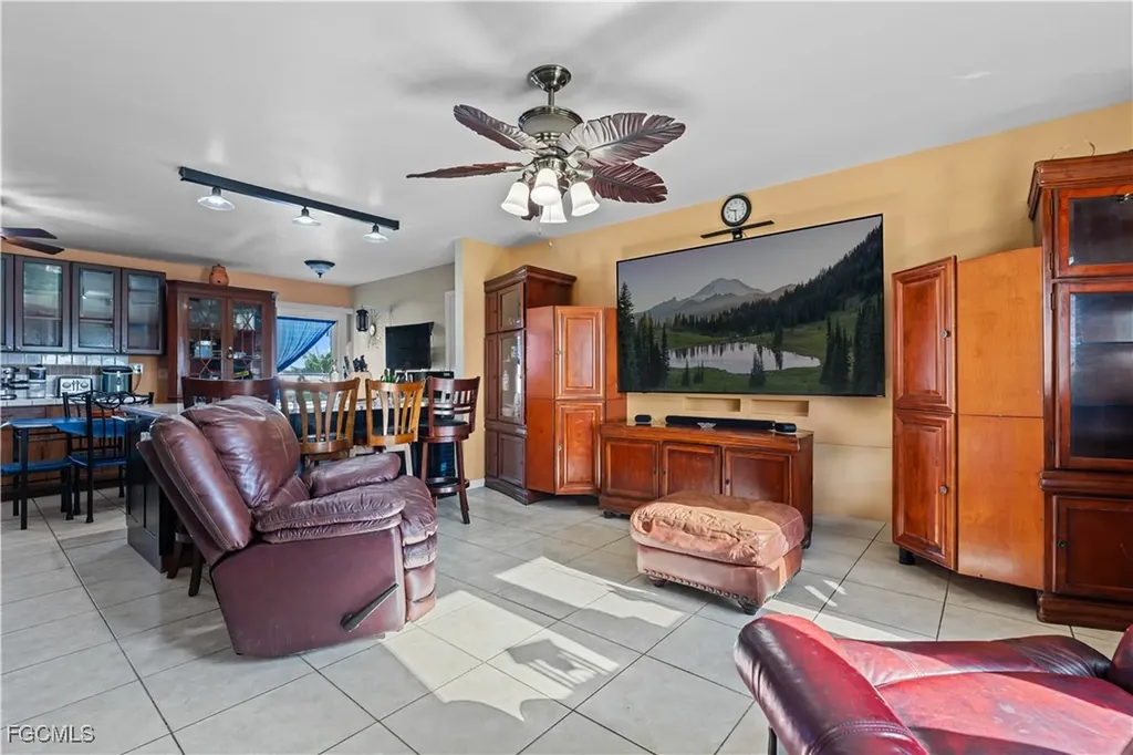 2816 NE 5th Place Cape Coral FL 33909