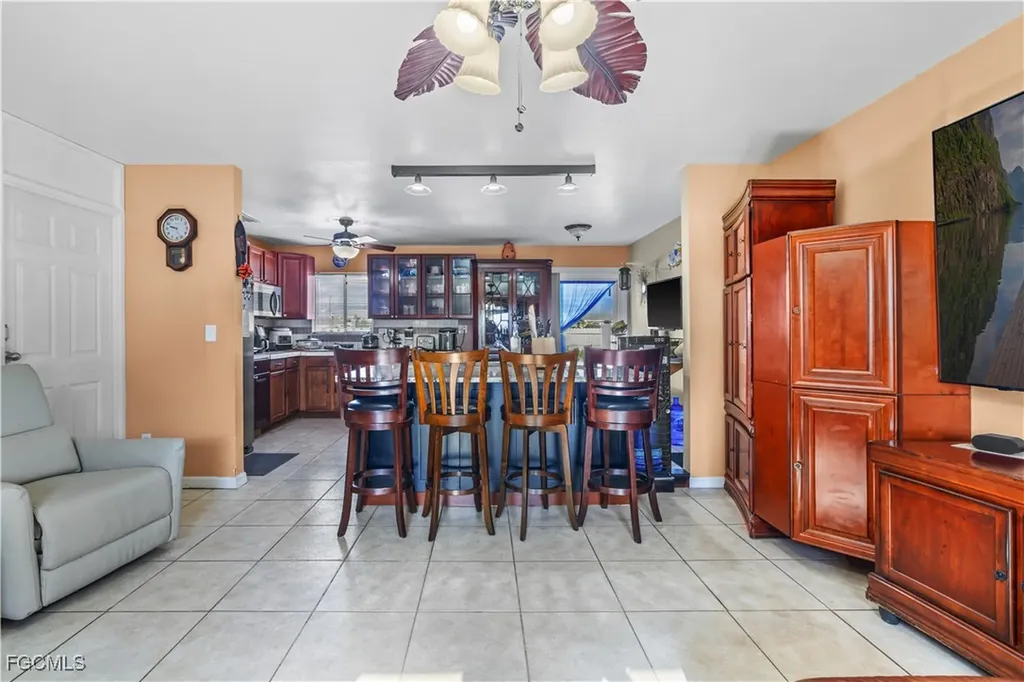 2816 NE 5th Place Cape Coral FL 33909