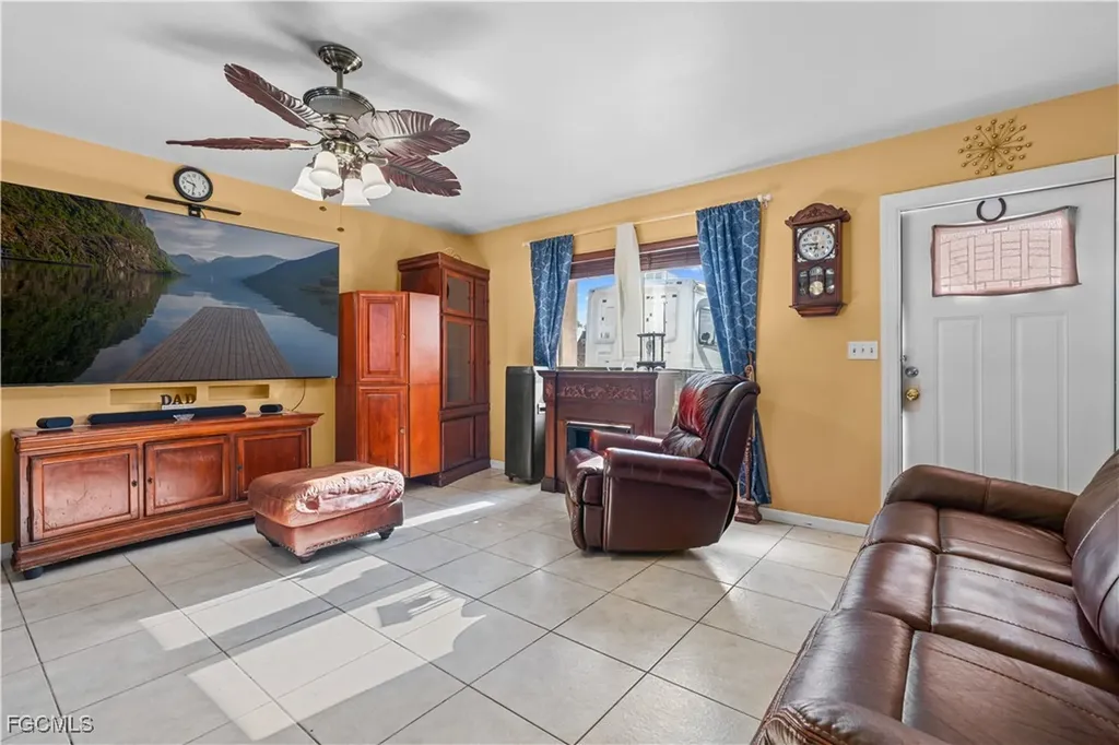 2816 NE 5th Place Cape Coral FL 33909
