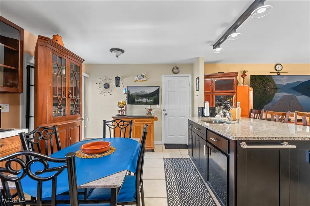 2816 NE 5th Place Cape Coral FL 33909