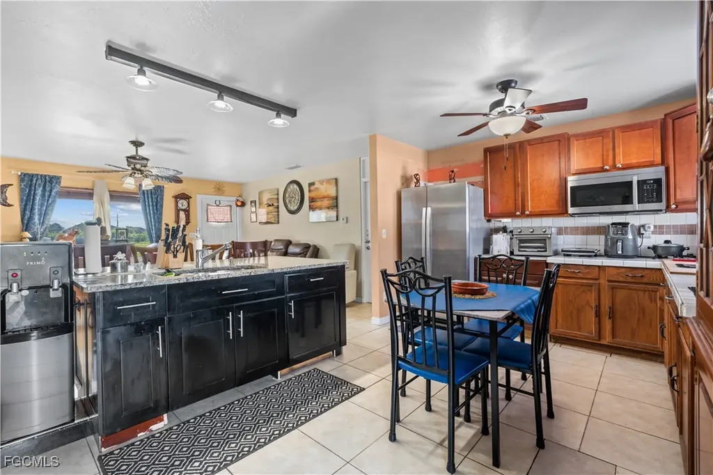2816 NE 5th Place Cape Coral FL 33909