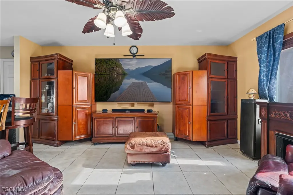 2816 NE 5th Place Cape Coral FL 33909