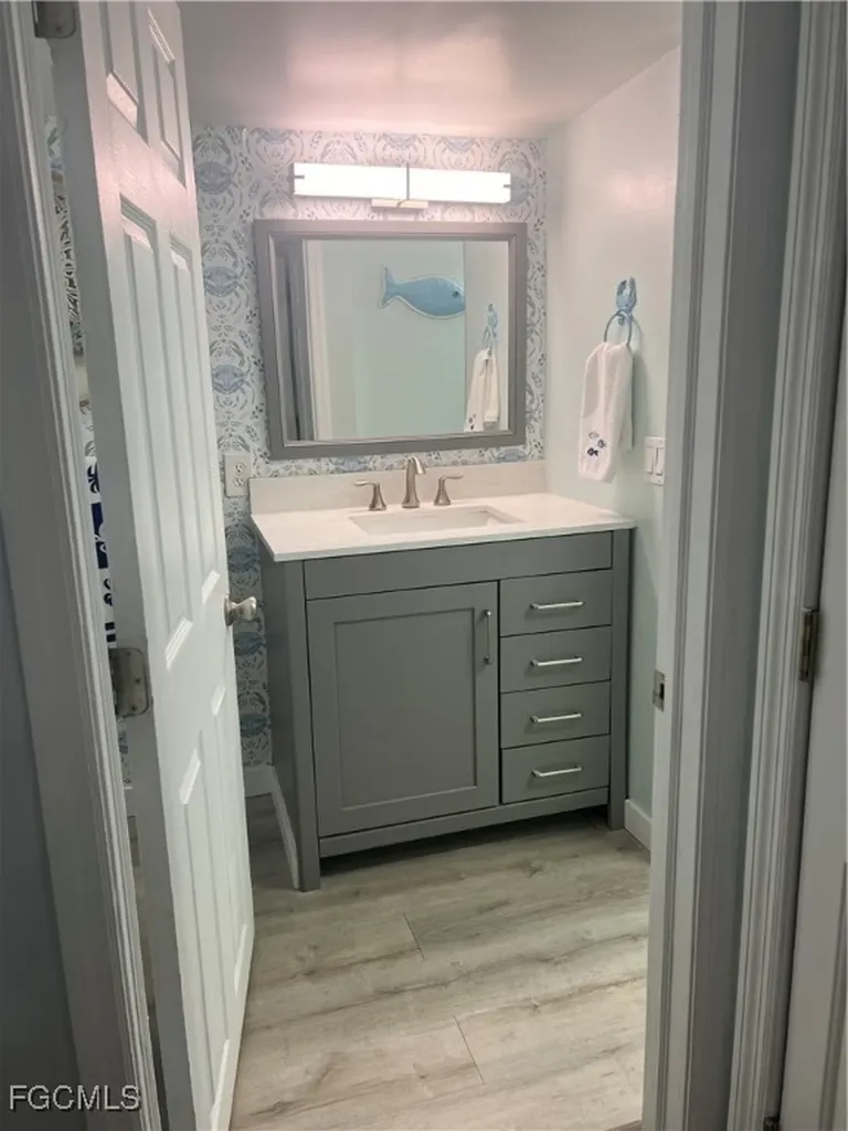 31 Channel Lane Fort Myers FL 33905