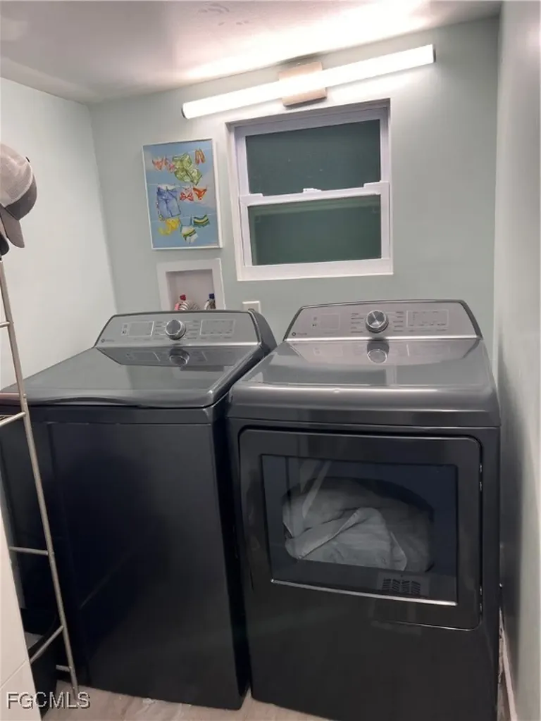 31 Channel Lane Fort Myers FL 33905