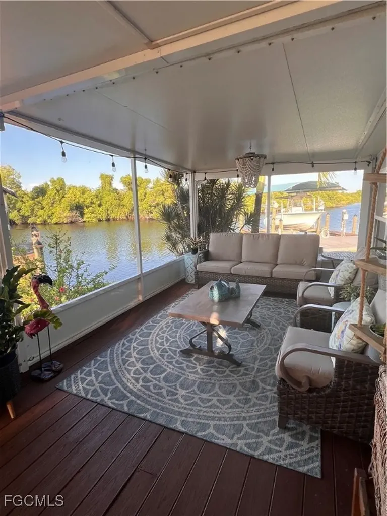 31 Channel Lane Fort Myers FL 33905