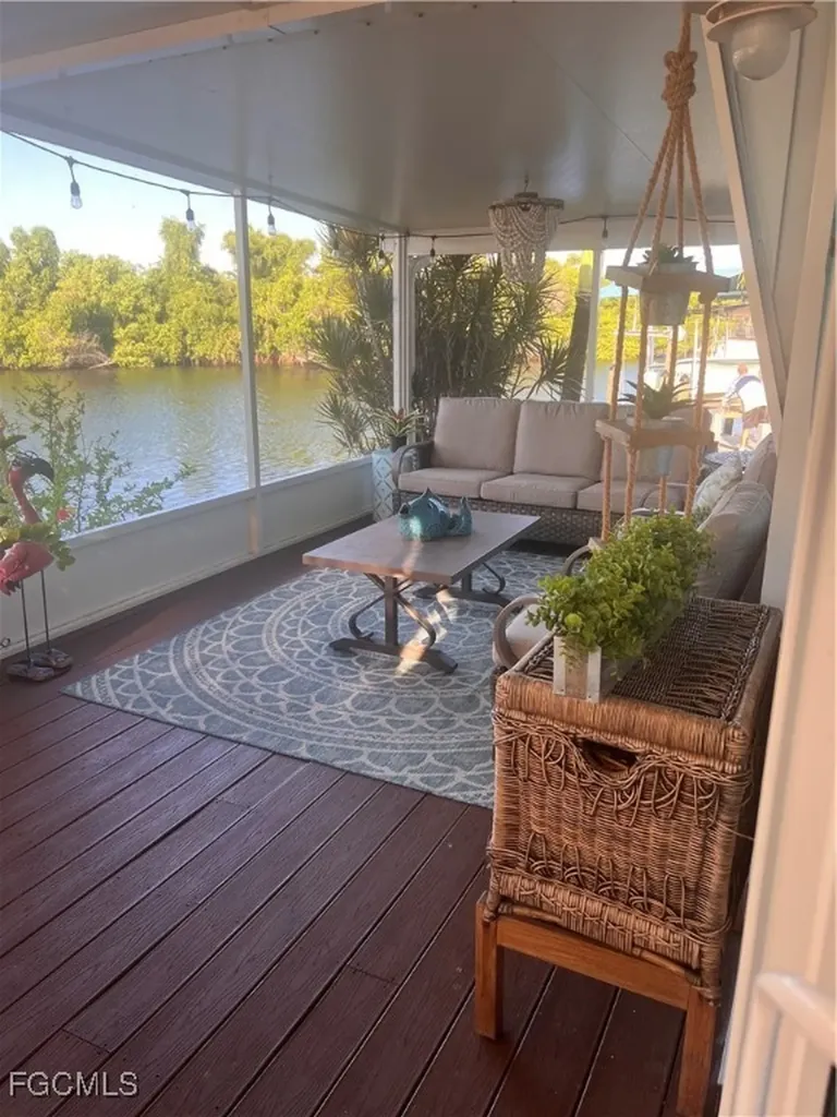 31 Channel Lane Fort Myers FL 33905