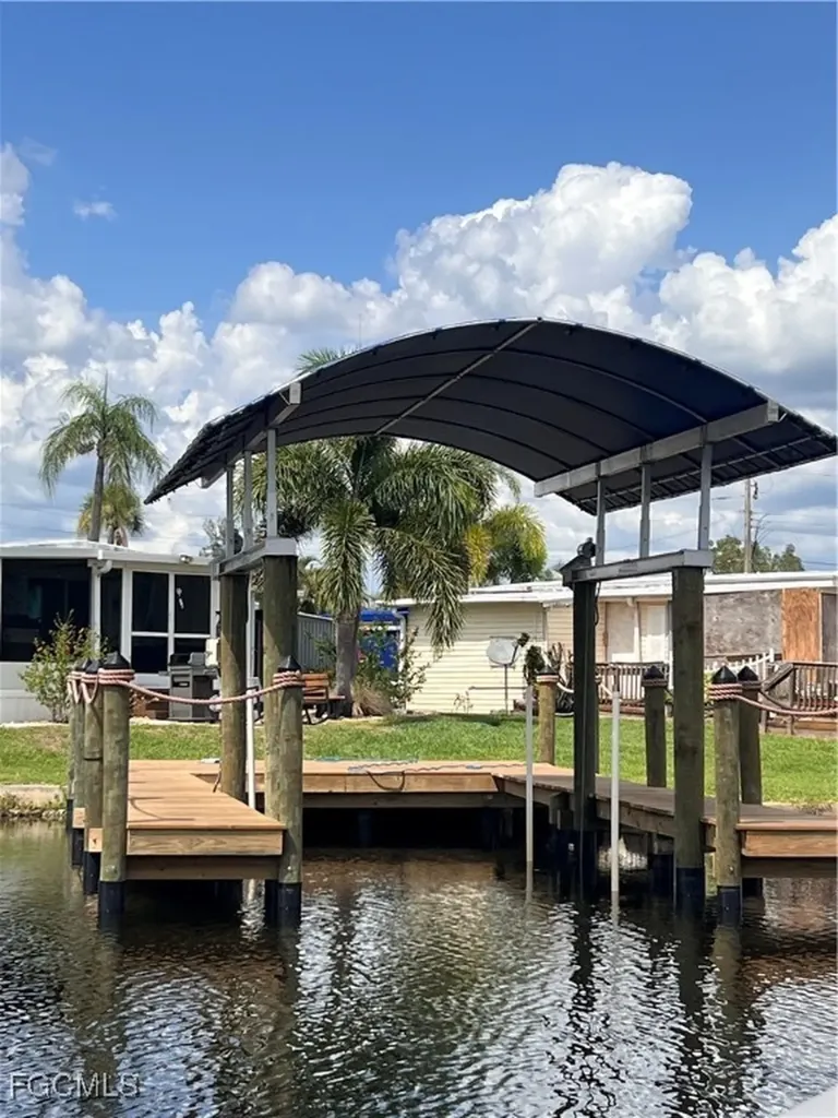 31 Channel Lane Fort Myers FL 33905