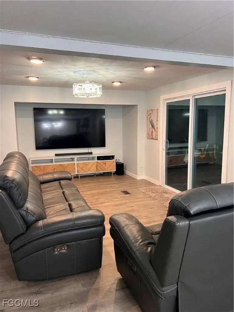 31 Channel Lane Fort Myers FL 33905