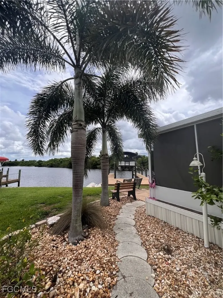 31 Channel Lane Fort Myers FL 33905