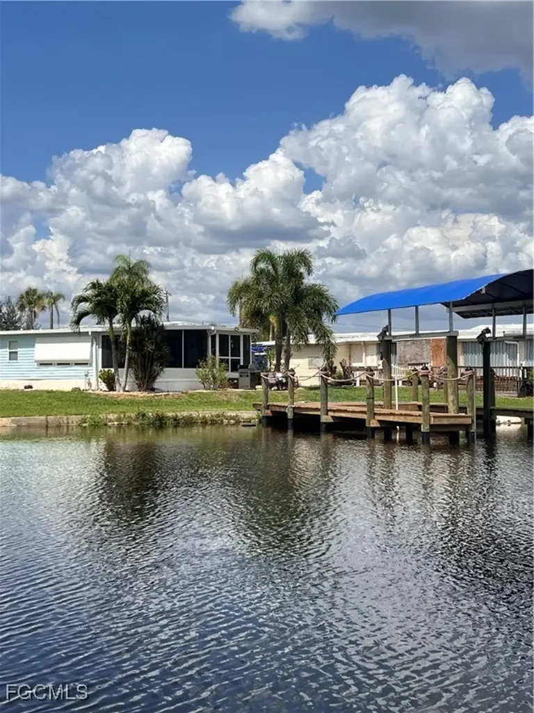 31 Channel Lane Fort Myers FL 33905