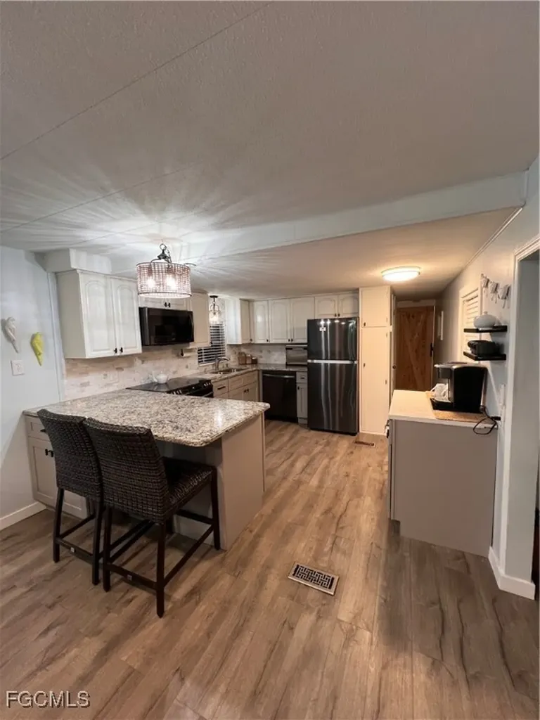 31 Channel Lane Fort Myers FL 33905