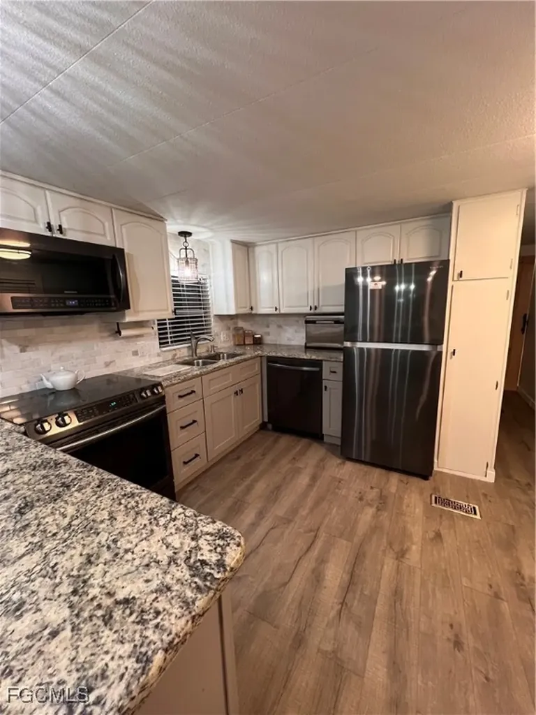 31 Channel Lane Fort Myers FL 33905