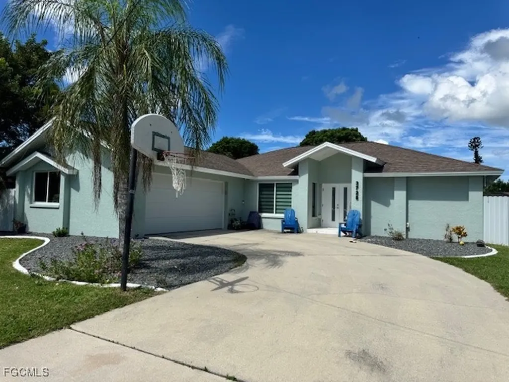 3728 SE 1st Avenue Cape Coral FL 33904