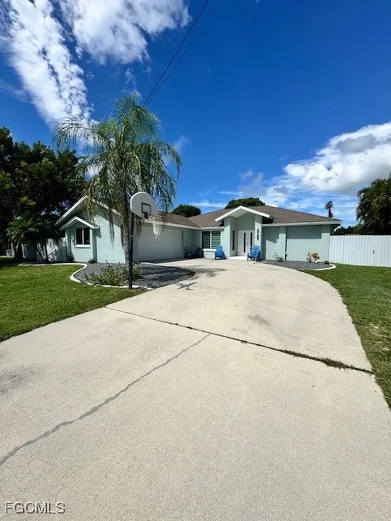 3728 SE 1st Avenue Cape Coral FL 33904