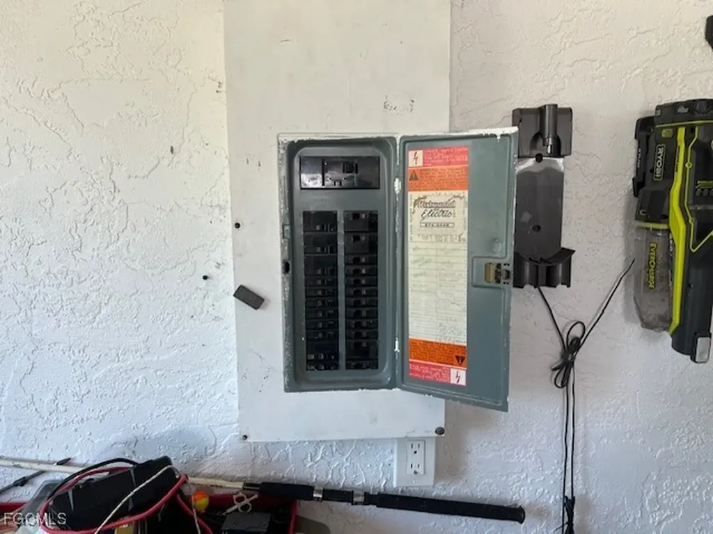 3728 SE 1st Avenue Cape Coral FL 33904