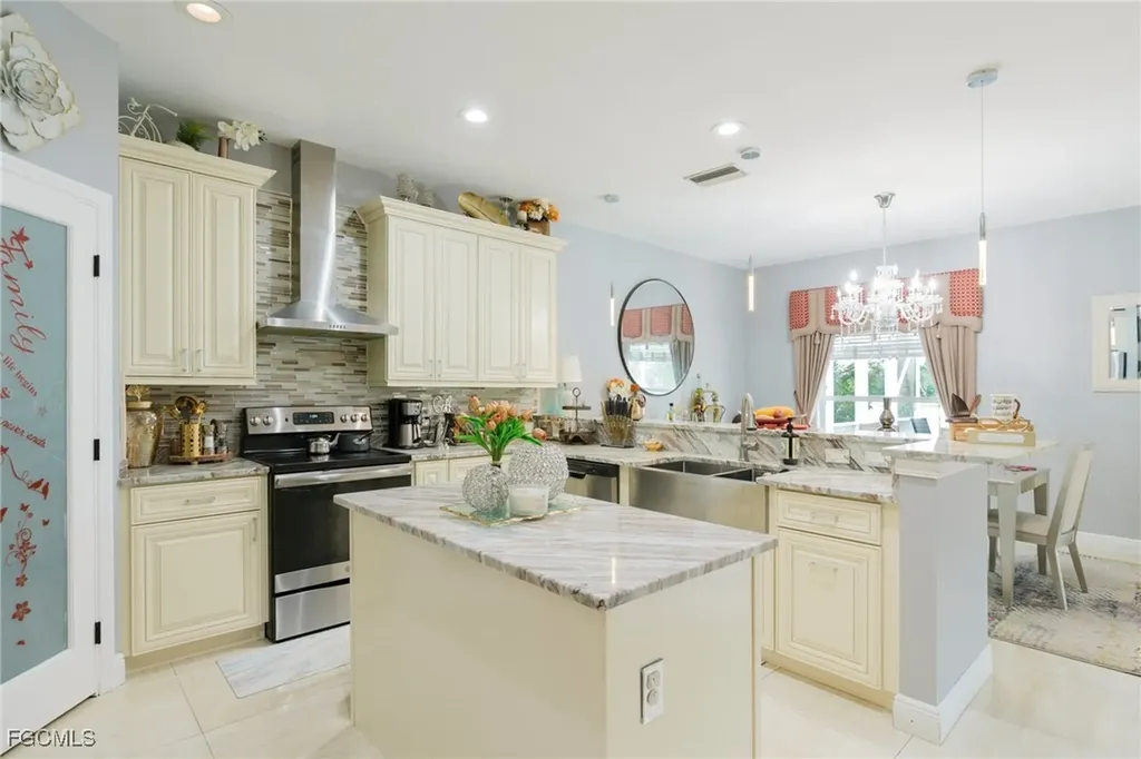 2793 Amberwood Court Naples FL 34120