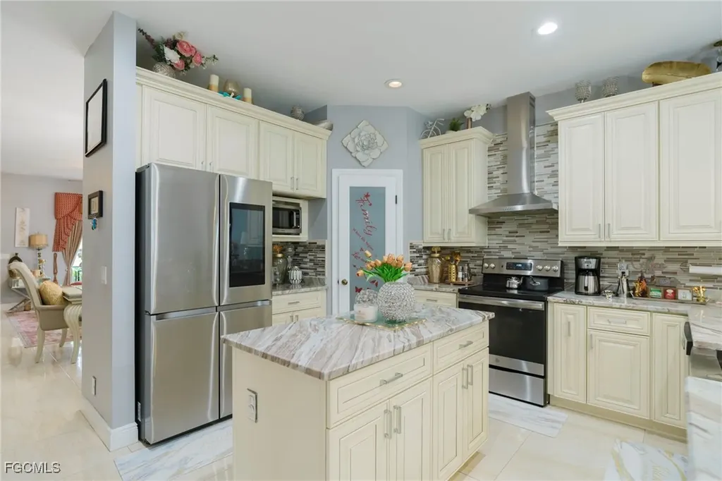 2793 Amberwood Court Naples FL 34120