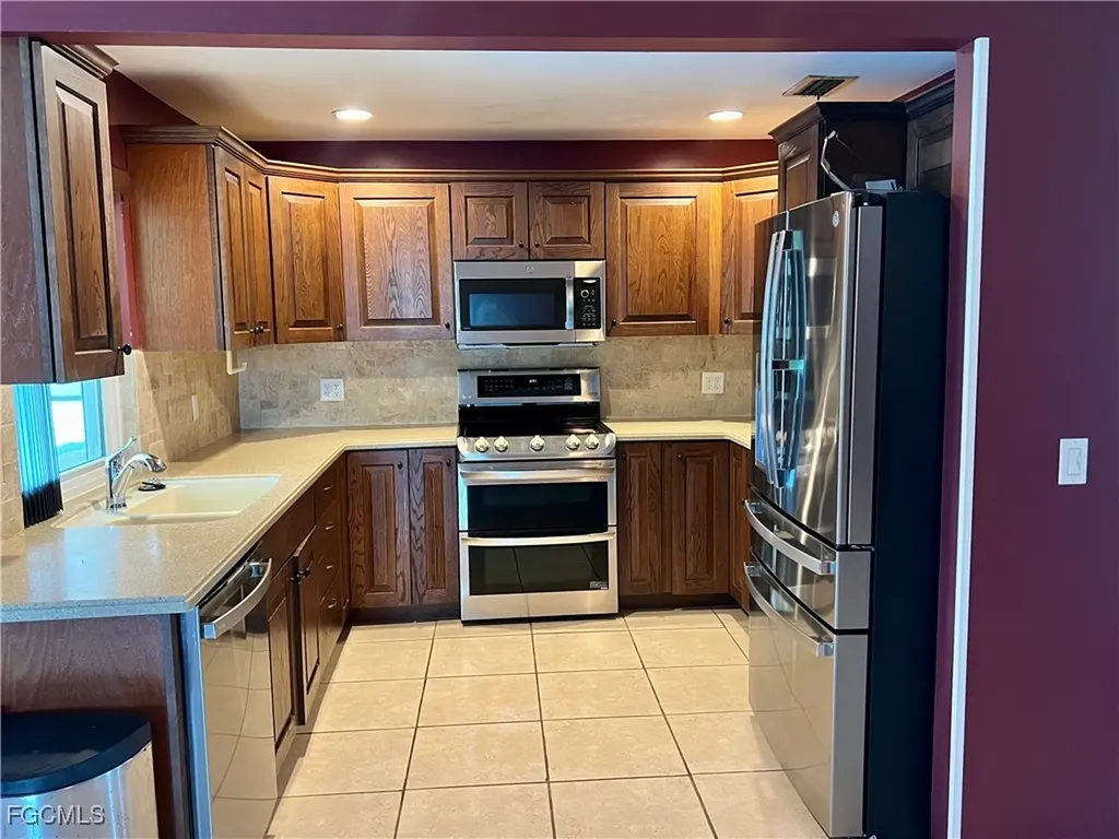 1158 SE 32nd Street Cape Coral FL 33904